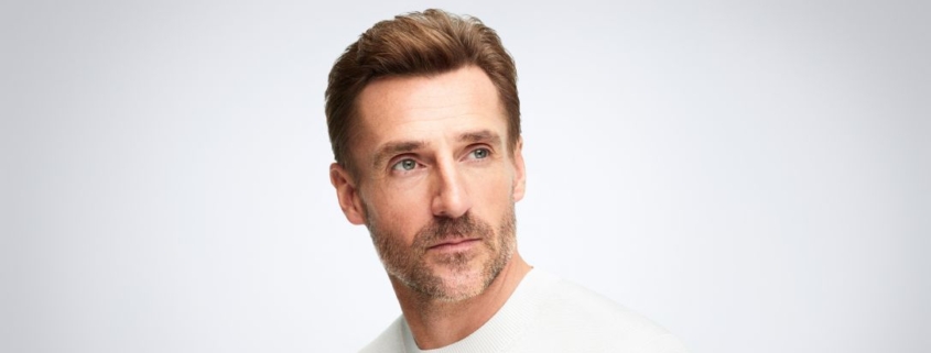 Definizione del profilo il lifting non invasivo per l'area sotto il mento